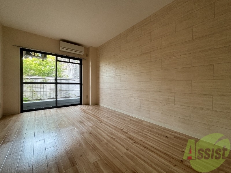 居室・リビング　．