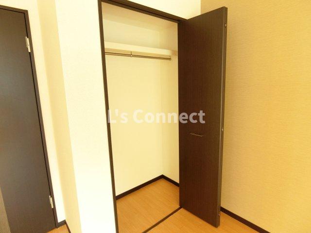 収納　クローゼットでお荷物もすっきり収納。