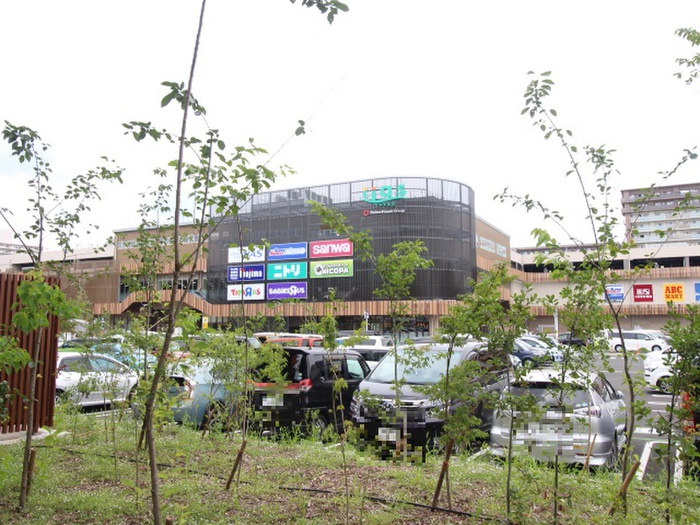 ショッピングセンター　イーアス高尾（ショッピングセンター）まで1200m