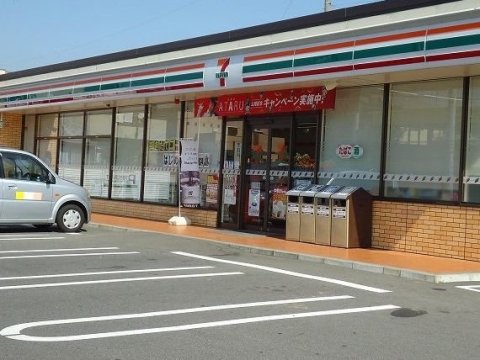 コンビニ　セブンイレブン 高浜田戸町店（コンビニ）まで686m