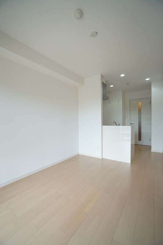 居室・リビング　※別号室の為、現状優先。