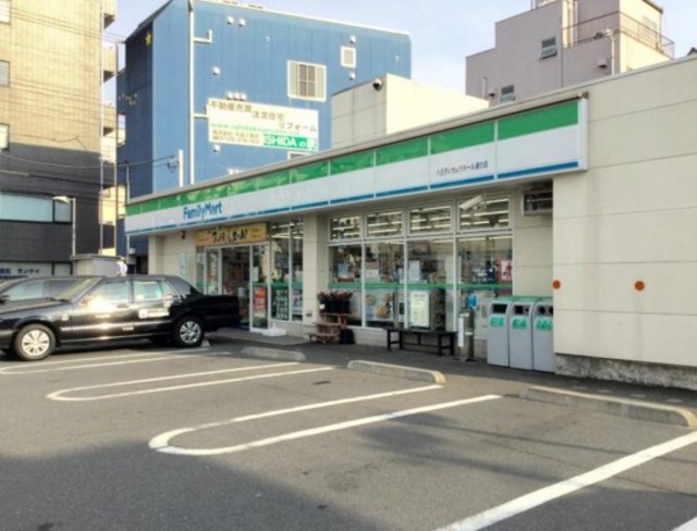 コンビニ　ファミリーマート八王子いちょうホール通り店（コンビニ）まで828m