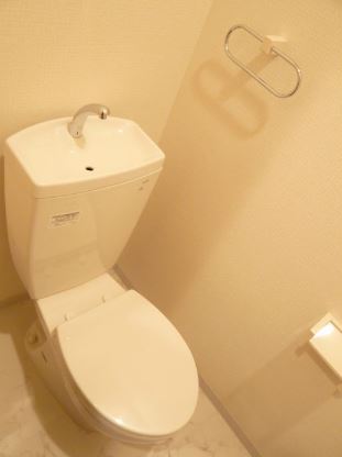 トイレ　清潔感のあるトイレです