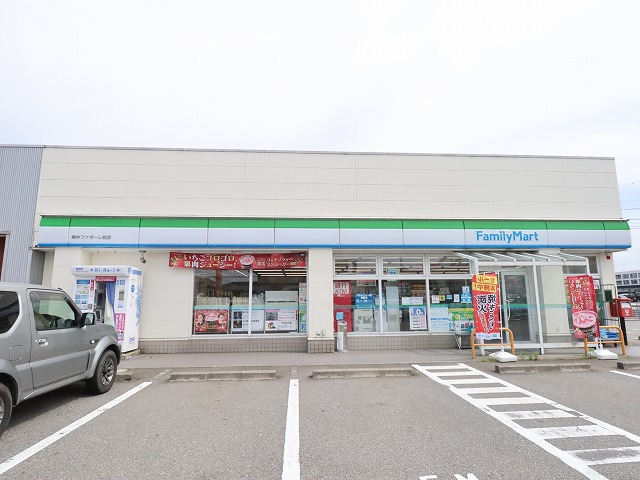 コンビニ　ファミリーマート（コンビニ）まで565m