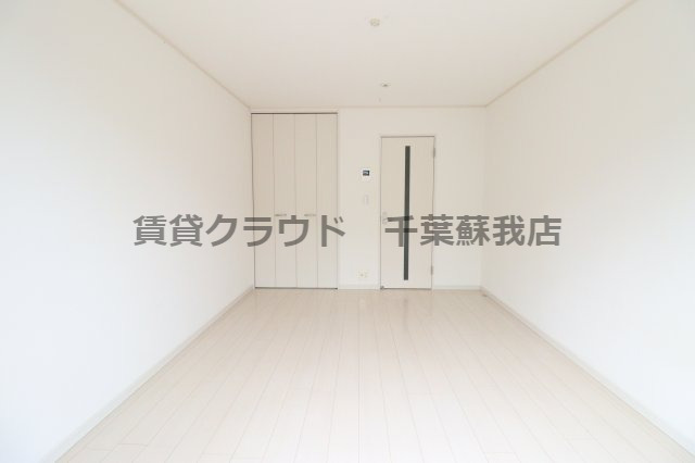 居室・リビング　清潔感のある白を基調としたお部屋♪