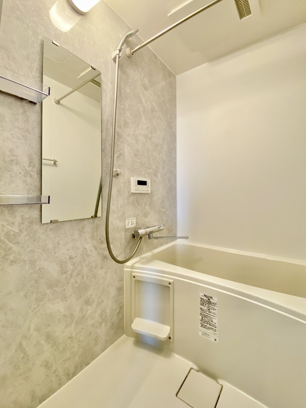 バス・シャワールーム　浴室乾燥機能付きバスルーム！