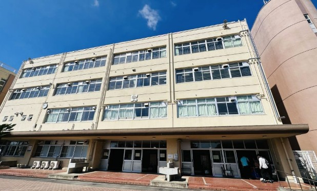中学校　新座市立第四中学校（中学校）まで609m