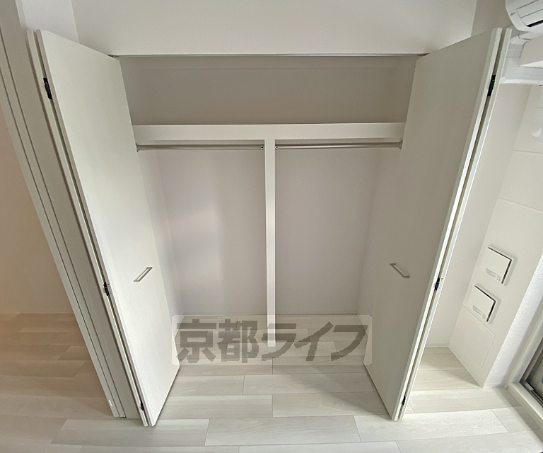 収納　ロングコートもかけられます。