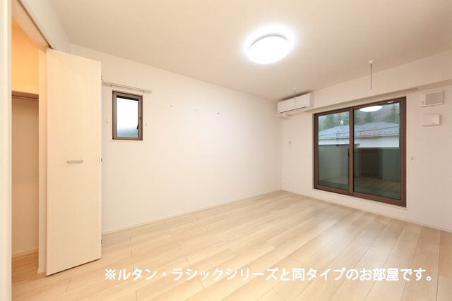 居室・リビング　同タイプのお部屋です（現況を優先します）