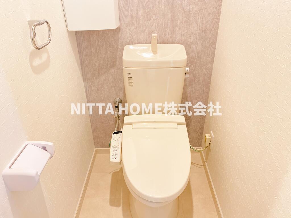 トイレ　暖房洗浄機能付きのトイレです◇