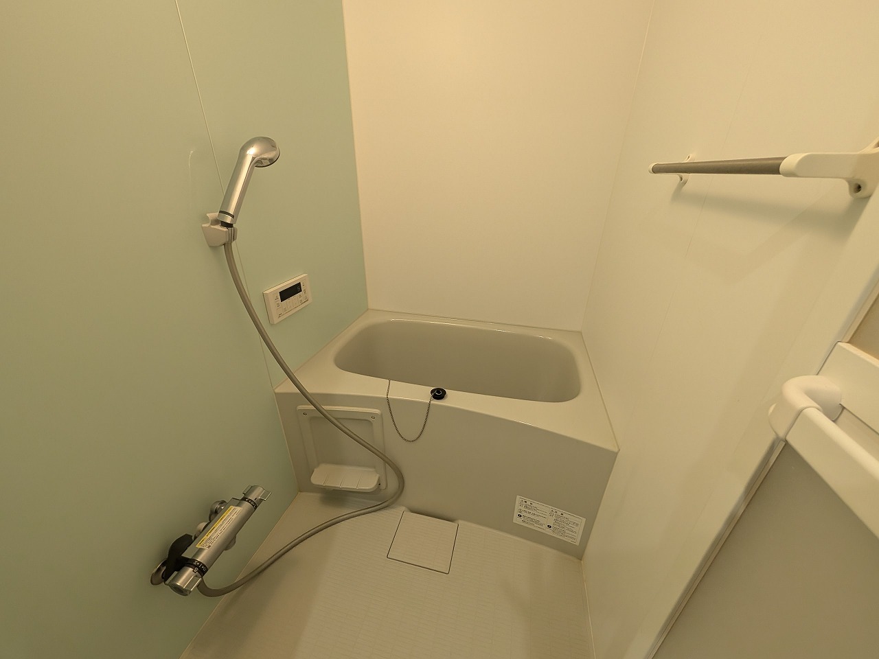 バス・シャワールーム　※室内画像は別号室のもの