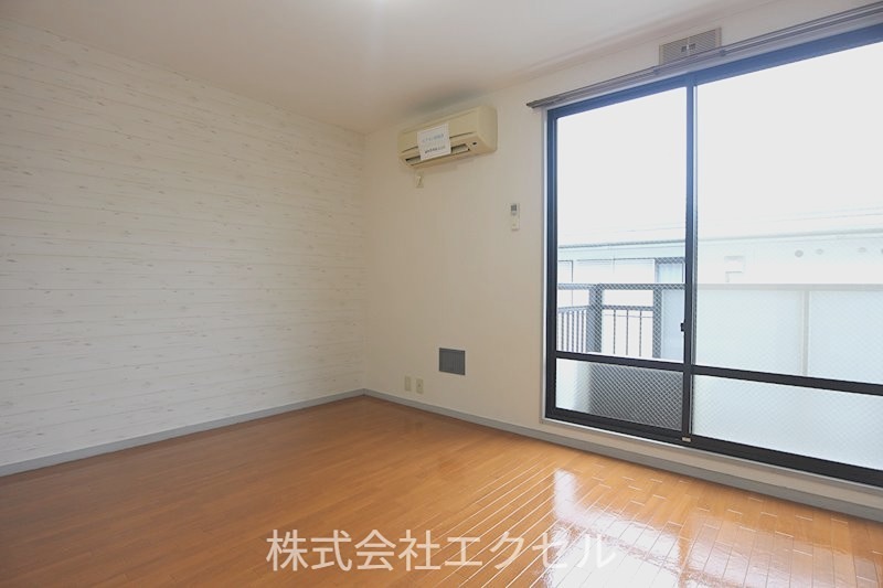 居室・リビング　明るいリビングです。