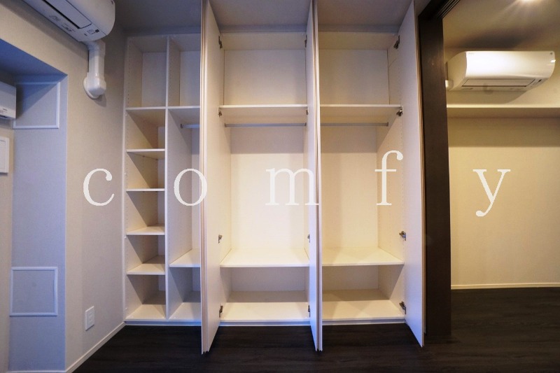 収納　壁一面のクローゼット