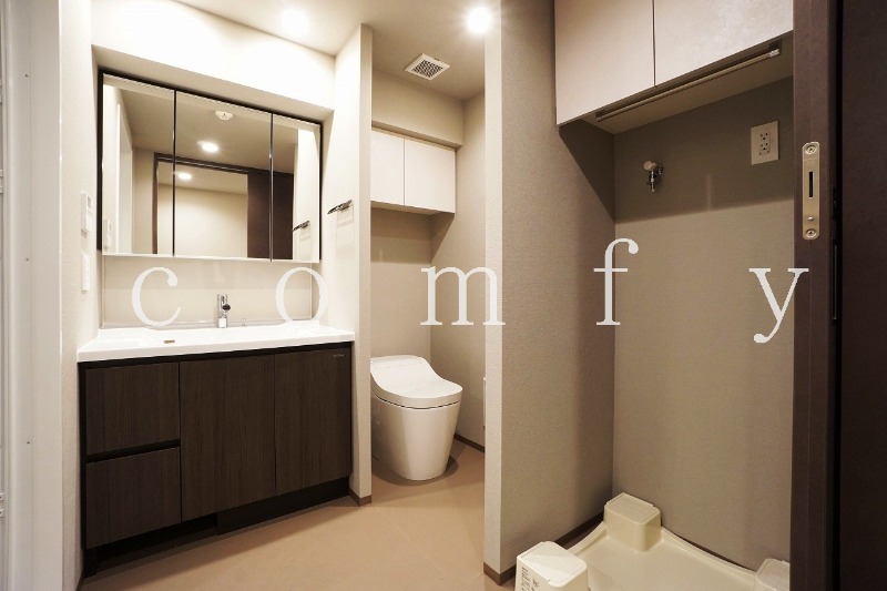 洗面設備　広めのパウダールーム