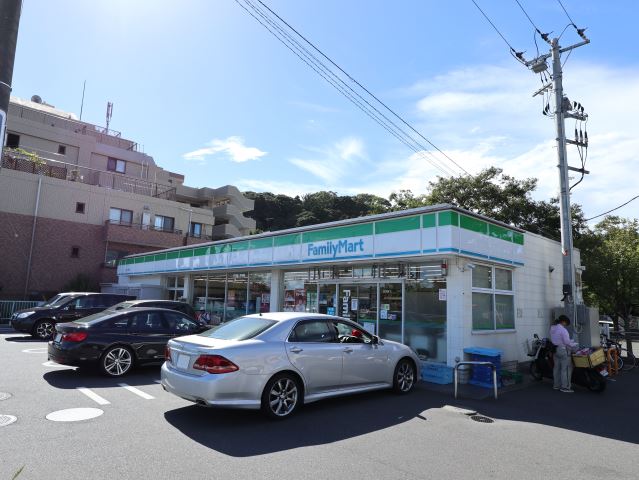 コンビニ　ファミリーマート（コンビニ）まで260m