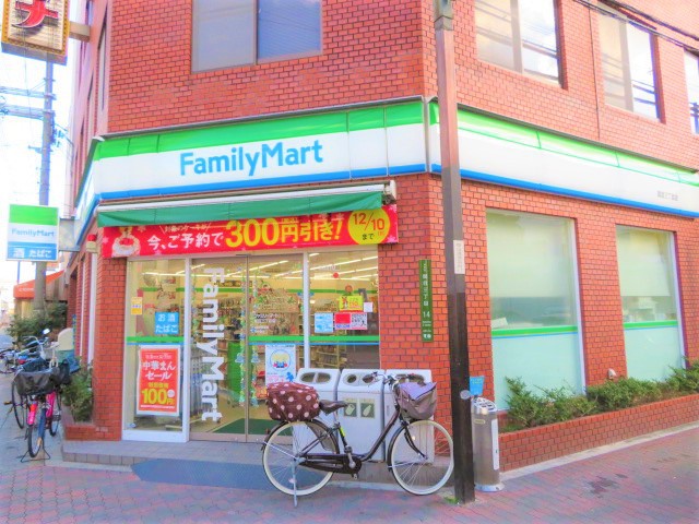 コンビニ　ファミリーマート（コンビニ）まで111m