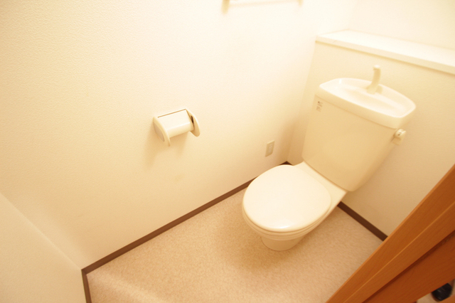 トイレ　※別室の参考写真の為、現況優先です。