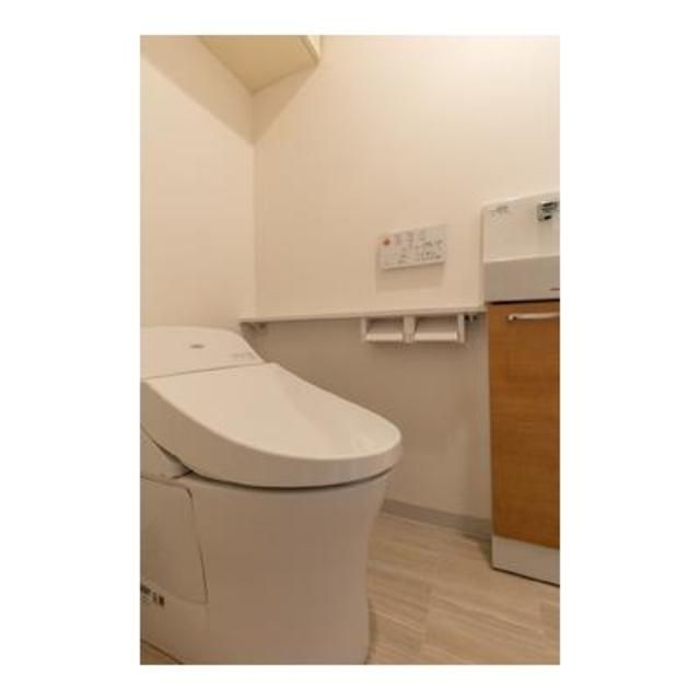 トイレ　※写真は同タイプ住戸です。