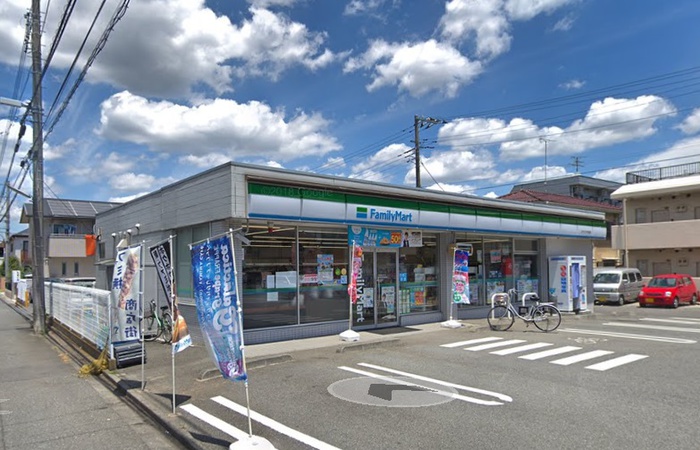 コンビニ　ファミリーマート小平たかの街道店（コンビニ）まで178m
