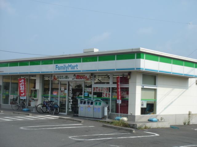 コンビニ　ファミリーマート（コンビニ）まで1200m