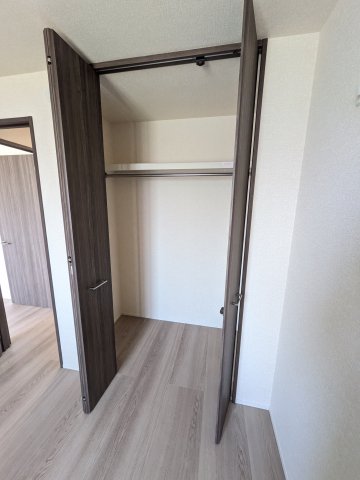 収納　北側4.5帖の洋室です。