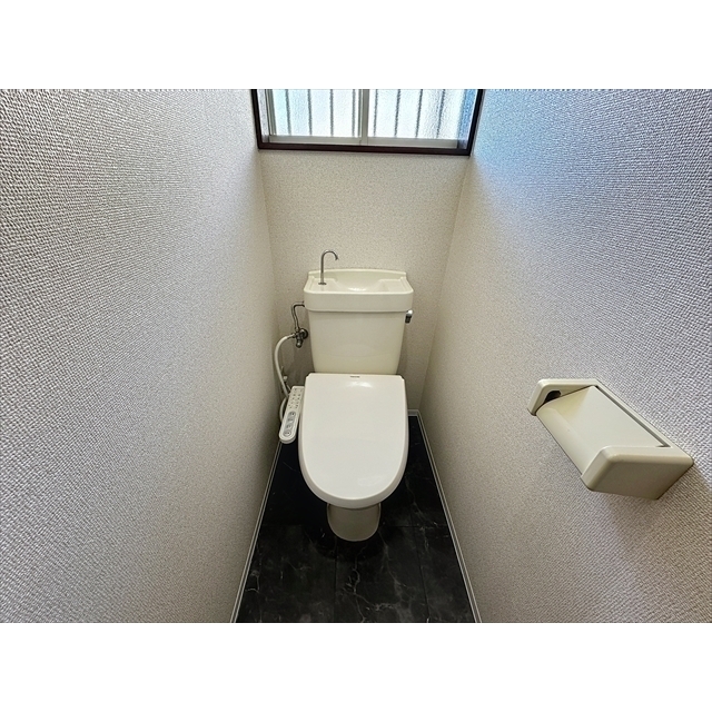 トイレ　快適なシャワートイレです
