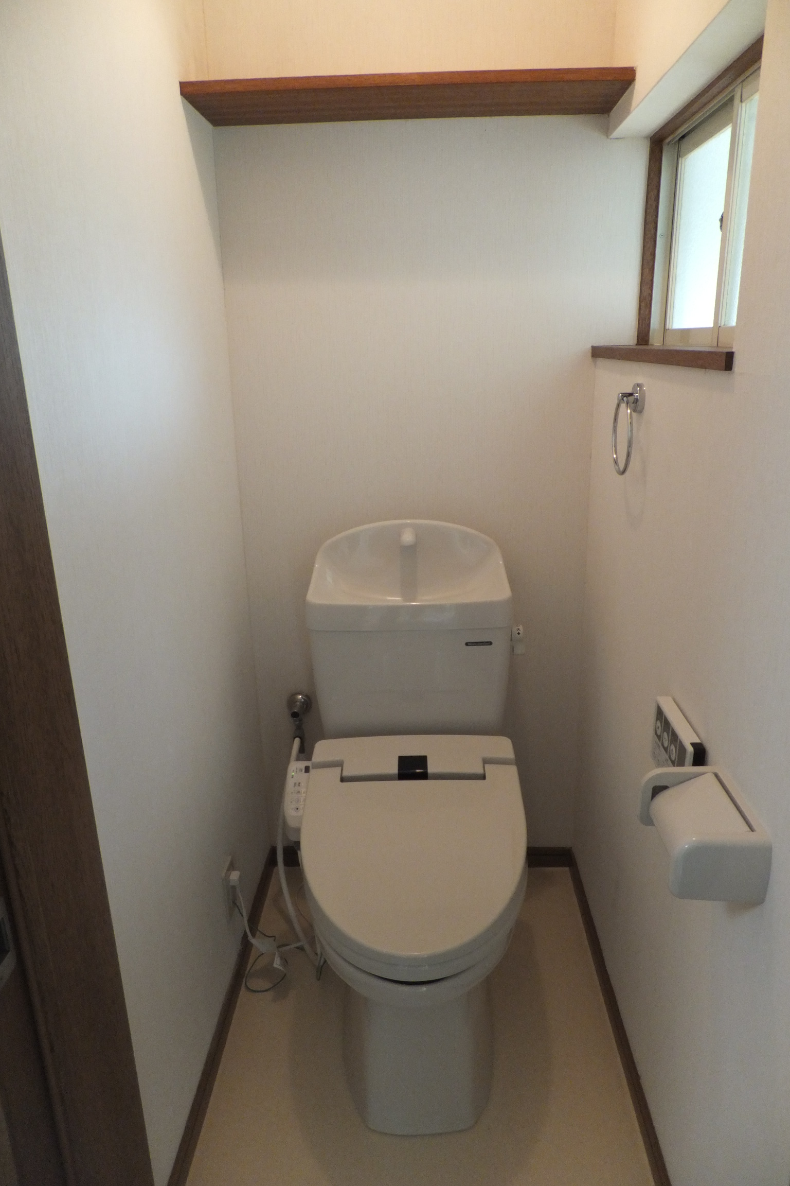 トイレ　これから便座を交換します。