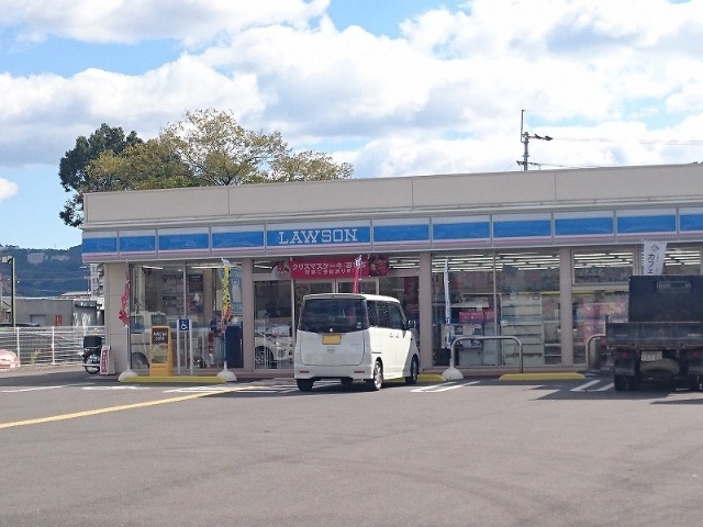 コンビニ　ローソン高知鴨部三丁目店（コンビニ）まで681m