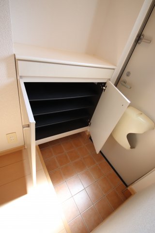 収納　シューズボックス