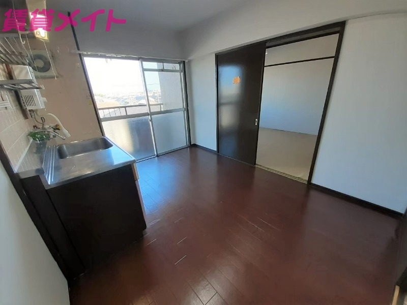 居室・リビング　同物件別室画像