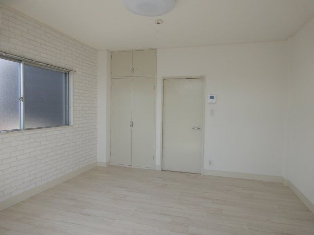 居室・リビング　角部屋のみサイドに窓付き