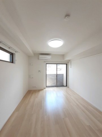 居室・リビング　こちらのリビングで趣味の時間をお楽しみください