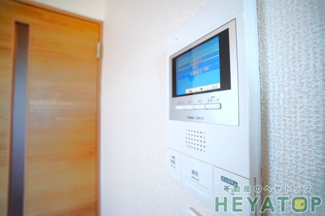 セキュリティ　モニター付きドアホンで安心確認（同仕様写真）