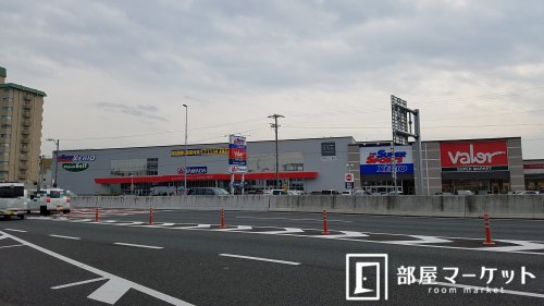 スーパー　バロー・東新町店（スーパー）まで463m