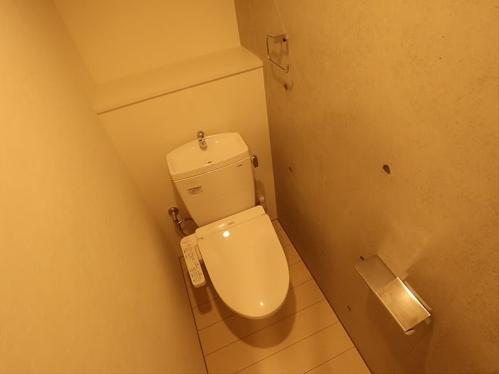 トイレ　別号室の参考写真となります