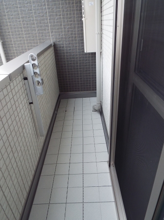 バルコニー　暖かな日差しのふりそそぐバルコニー