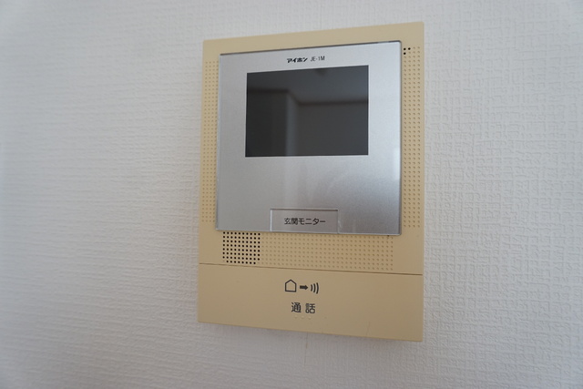 セキュリティ　★モニタ付インターホンで室内にいながら来客対応が出来ます♪★