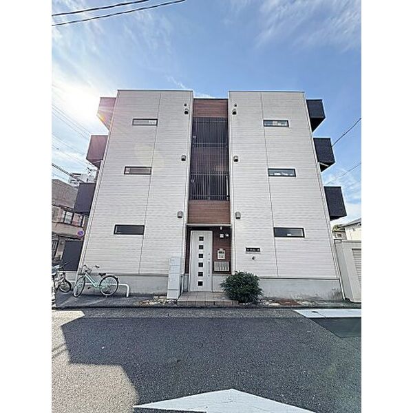 建物外観　忙しい朝には欠かせない洗面所です