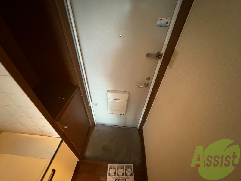 洗面設備　シンプルな玄関です。広さも問題なく立ち回れます。