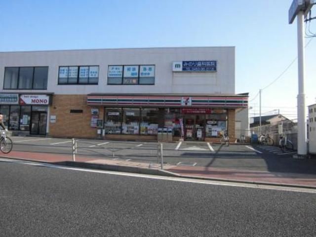 コンビニ　セブンイレブン（コンビニ）まで620m