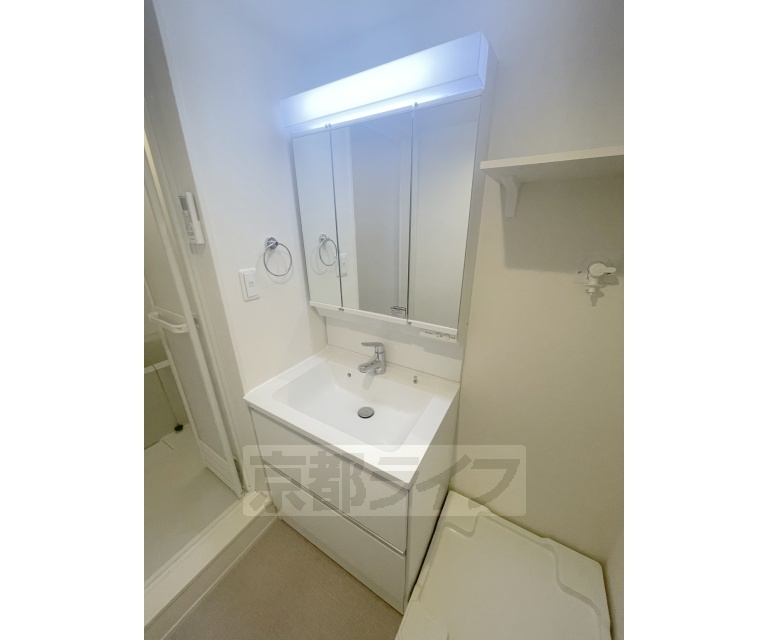 トイレ　嬉しいウォシュレット付き・