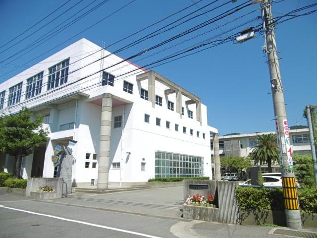 中学校　徳島市立八万中学校（中学校）まで1811m