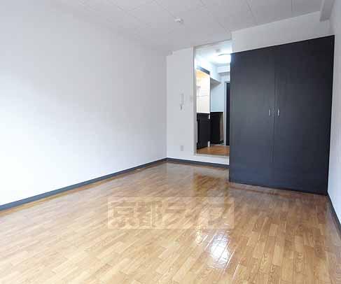 居室・リビング　広々とした部屋です。