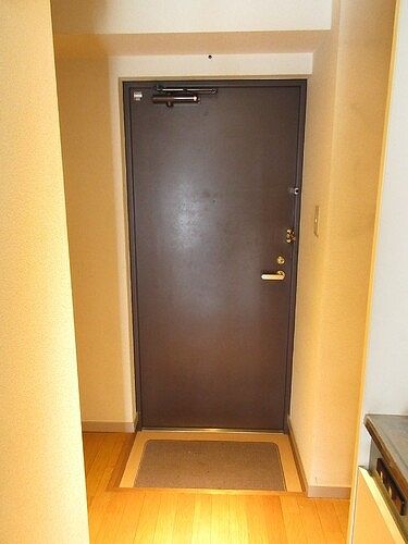 玄関　廊下からの玄関