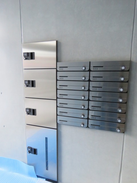 エントランス　宅配ボックス付きです♪