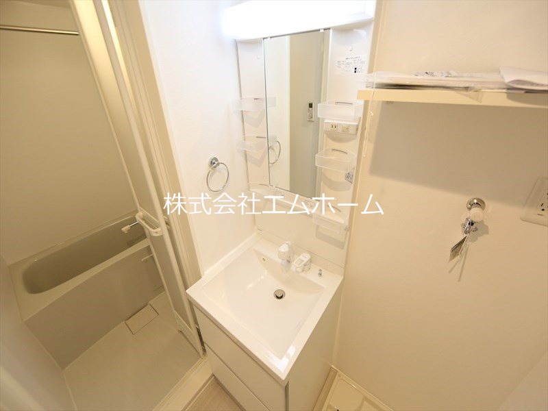 洗面設備　脱衣所　独立洗面台（シャンプードレッサー）同仕様写真