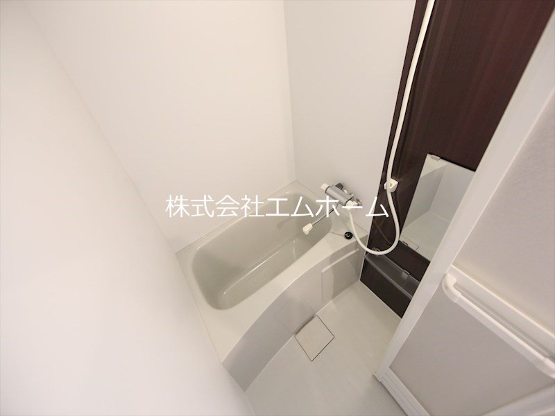 バス・シャワールーム　浴室暖房乾燥機付　24時間換気機能付バスルーム　同仕様写真