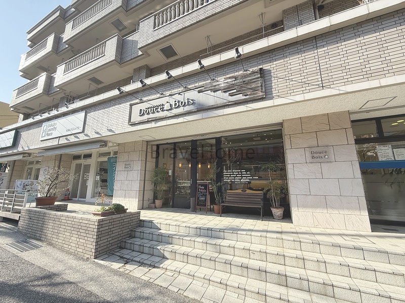 その他　Douce Bois(洋菓子店)（その他）まで150m