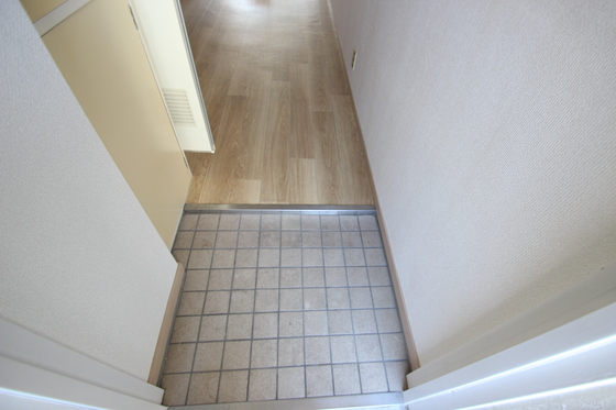 玄関　※別号室の写真です