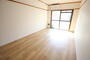 居室・リビング　※別号室の写真です